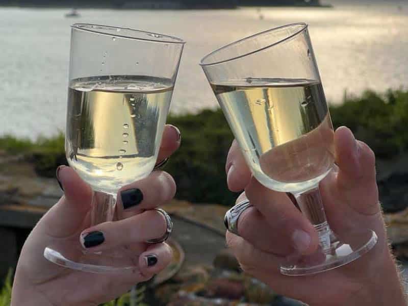 Chinking champagne classes at Drakes Island Summer Solstice